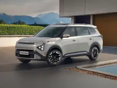 best Kia Carens Clavis variant Jaipur hero image showing the Kia Carens Clavis for buyers comparing family usage, feature value, and booking budget.