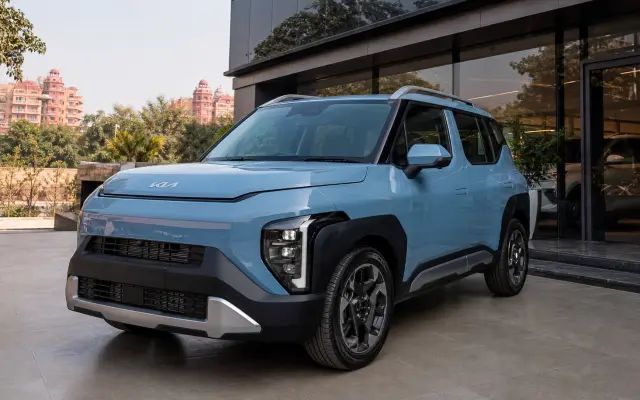 Kia Syros offers Jaipur hero image showing the SUV outside a Jaipur dealership for buyers checking live quote timing, variant fit, and booking readiness.