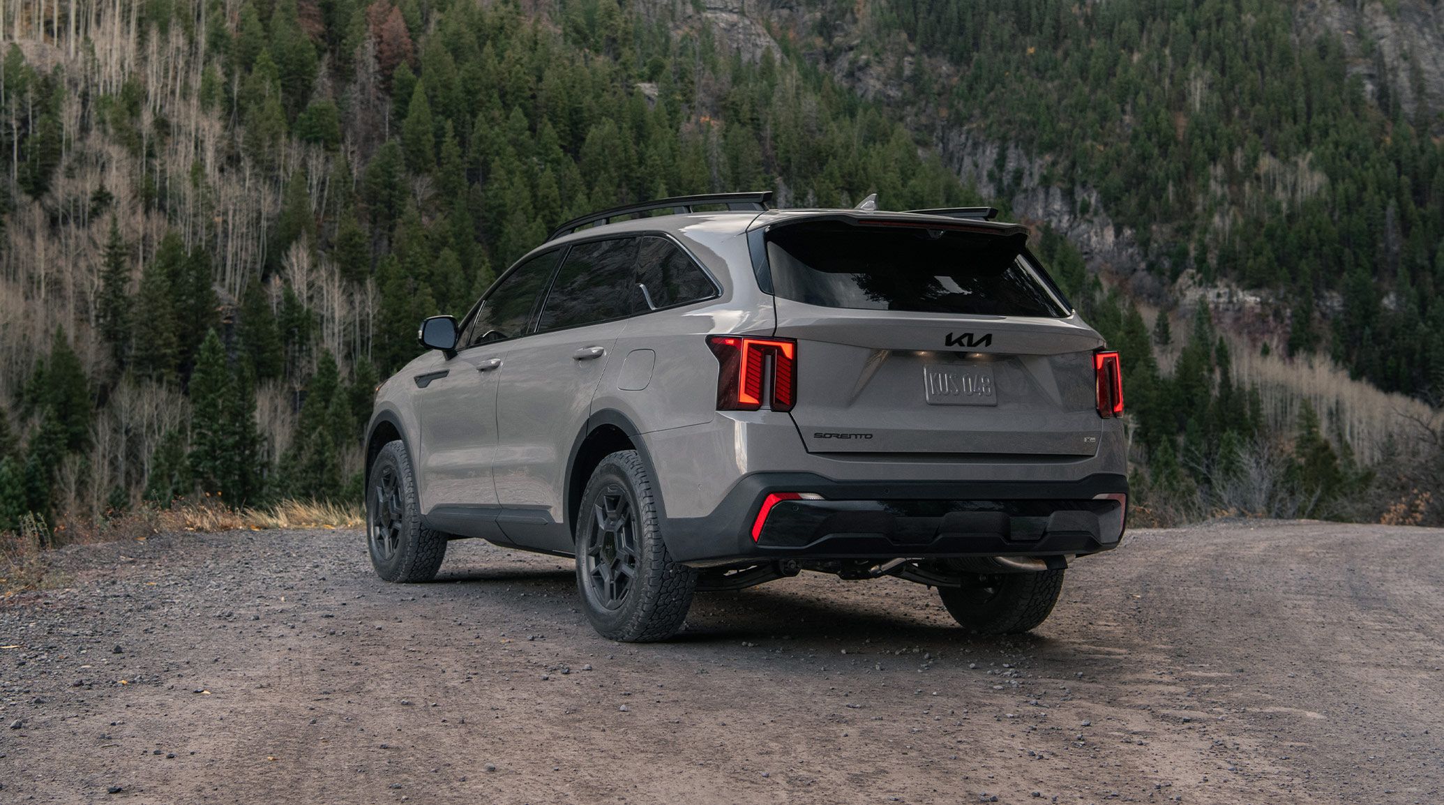 Kia Sorento exterior rear three-quarter view